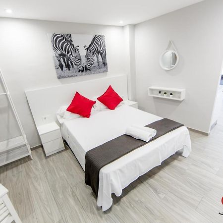 Roses Apartments Red Loft Vista Mar Lateral 外观 照片