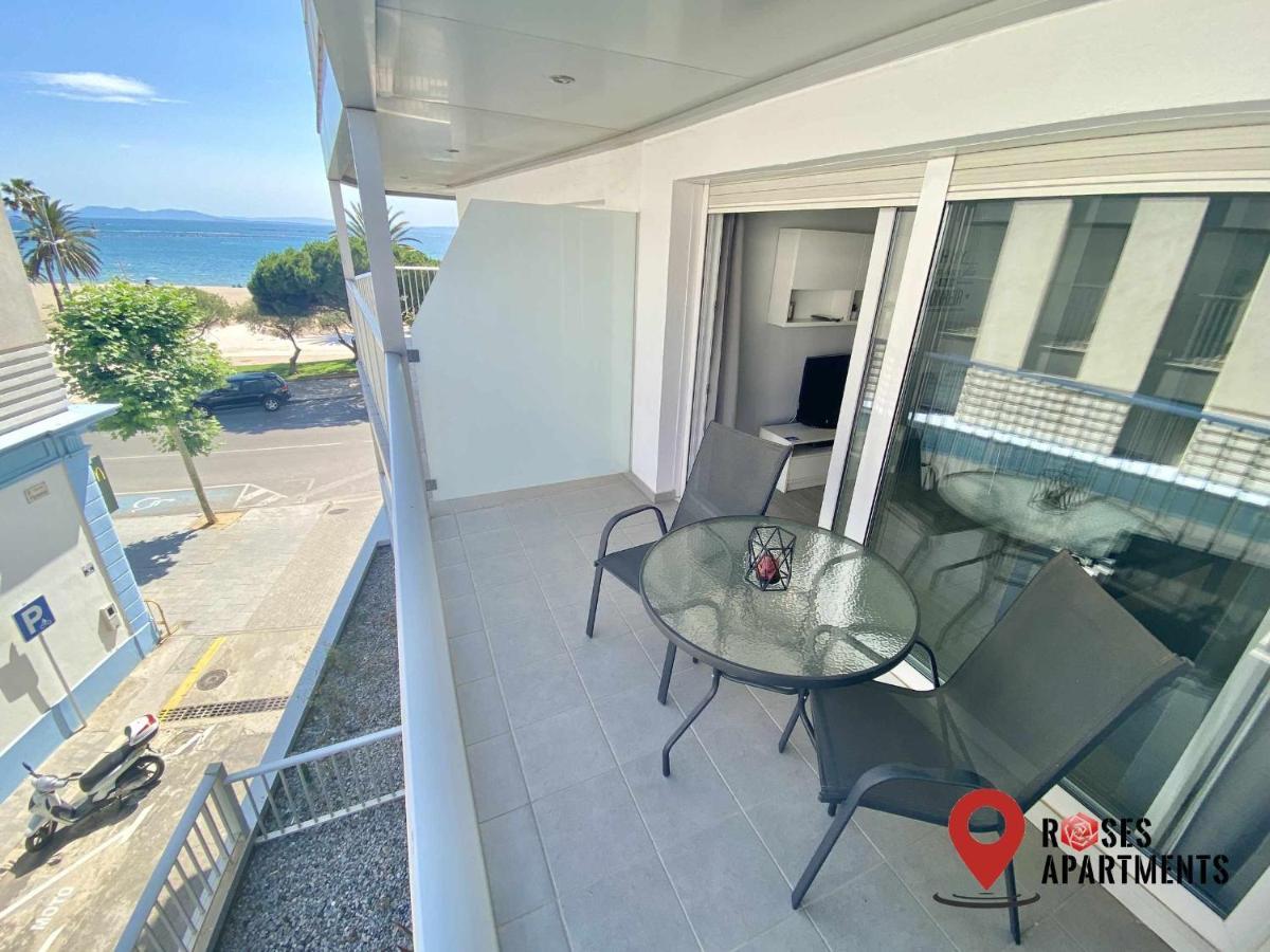 Roses Apartments Red Loft Vista Mar Lateral 外观 照片